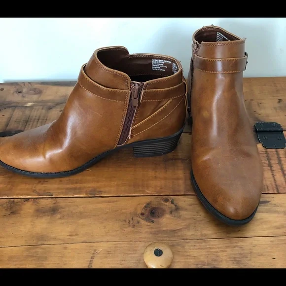 American Eagle Booties Size 7.5 - Picture 2 of 5